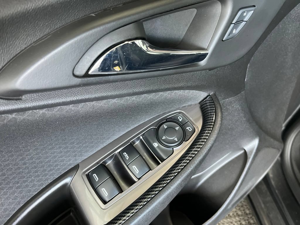 Used 2017 Chevrolet Malibu LT FWD image 4