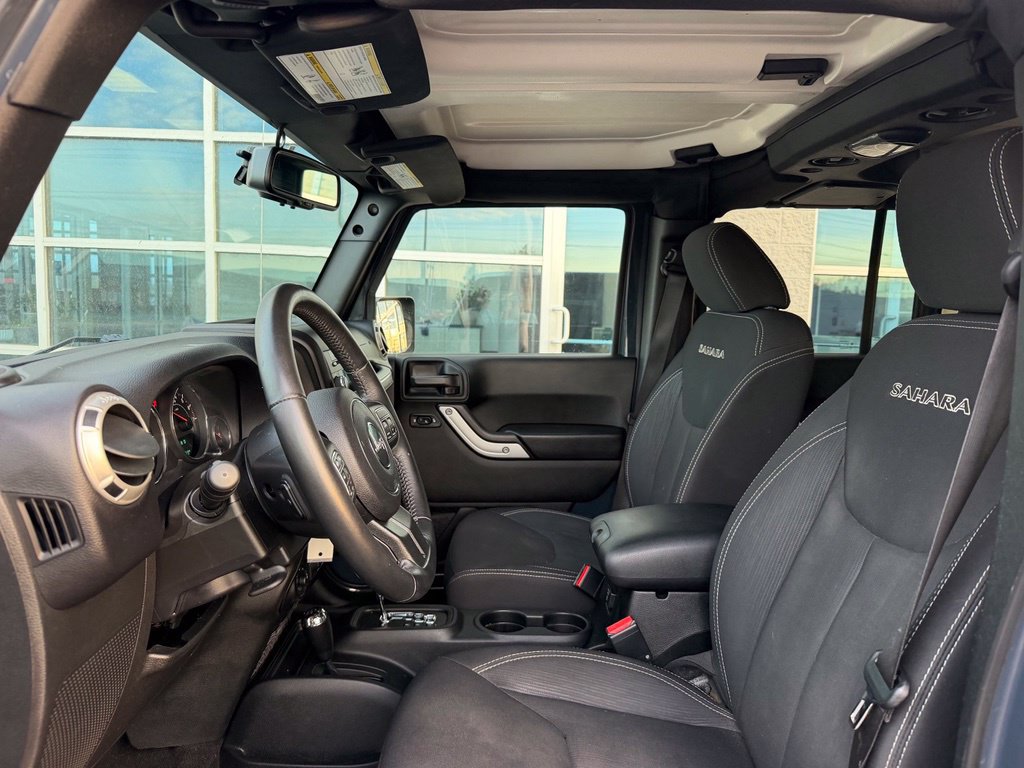 Used 2017 Jeep Wrangler Unlimited Sahara w/ Connectivity Group AWD/4WD image 13