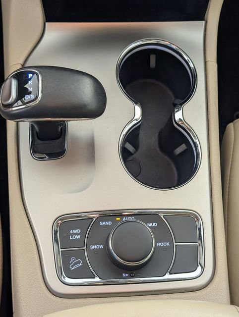 Used 2015 Jeep Grand Cherokee Limited w/ Trailer Tow Group IV image 25