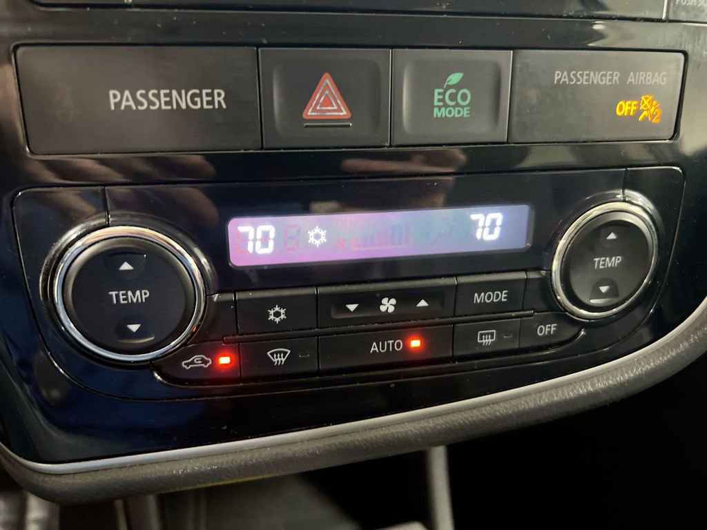 Used 2016 Mitsubishi Outlander SE image 16