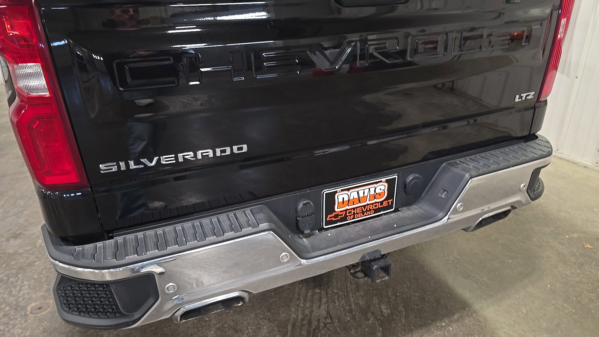 Used 2020 Chevrolet Silverado 1500 LTZ w/ LTZ Premium Package image 9