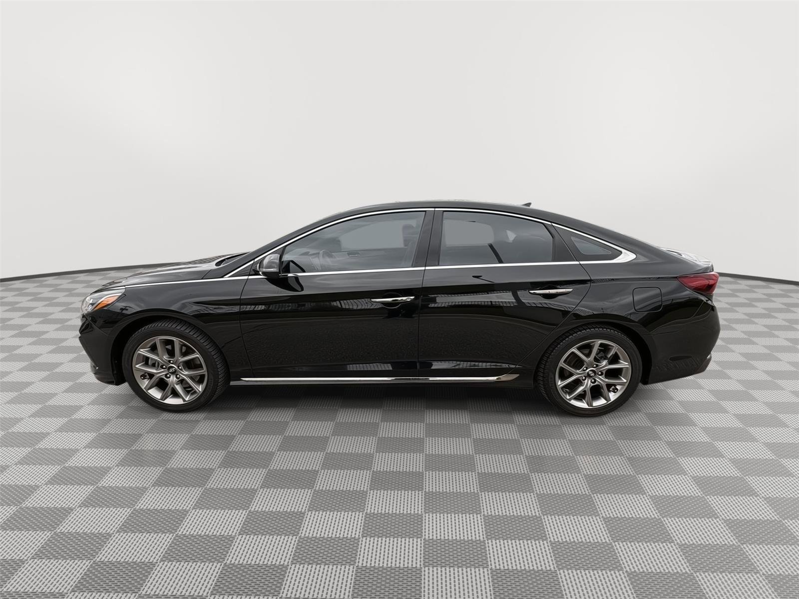 Used 2018 Hyundai Sonata Sport w/ Cargo Package FWD image 2