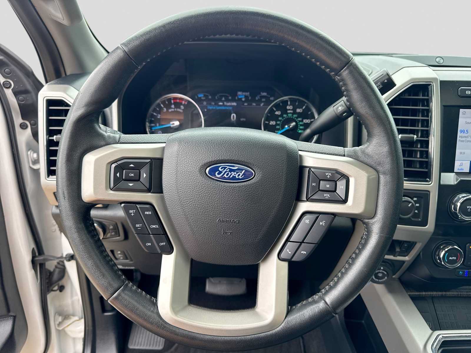 Used 2020 Ford F250 Lariat w/ Lariat Ultimate Package AWD/4WD image 23