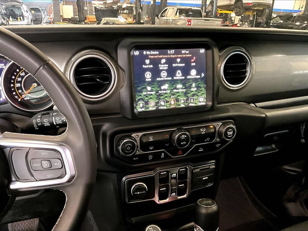 Used 2023 Jeep Wrangler Unlimited Sahara AWD/4WD image 19