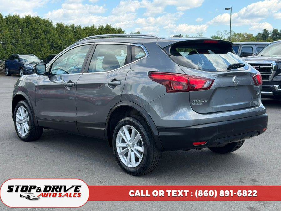 Used 2018 Nissan Rogue Sport SV FWD image 3