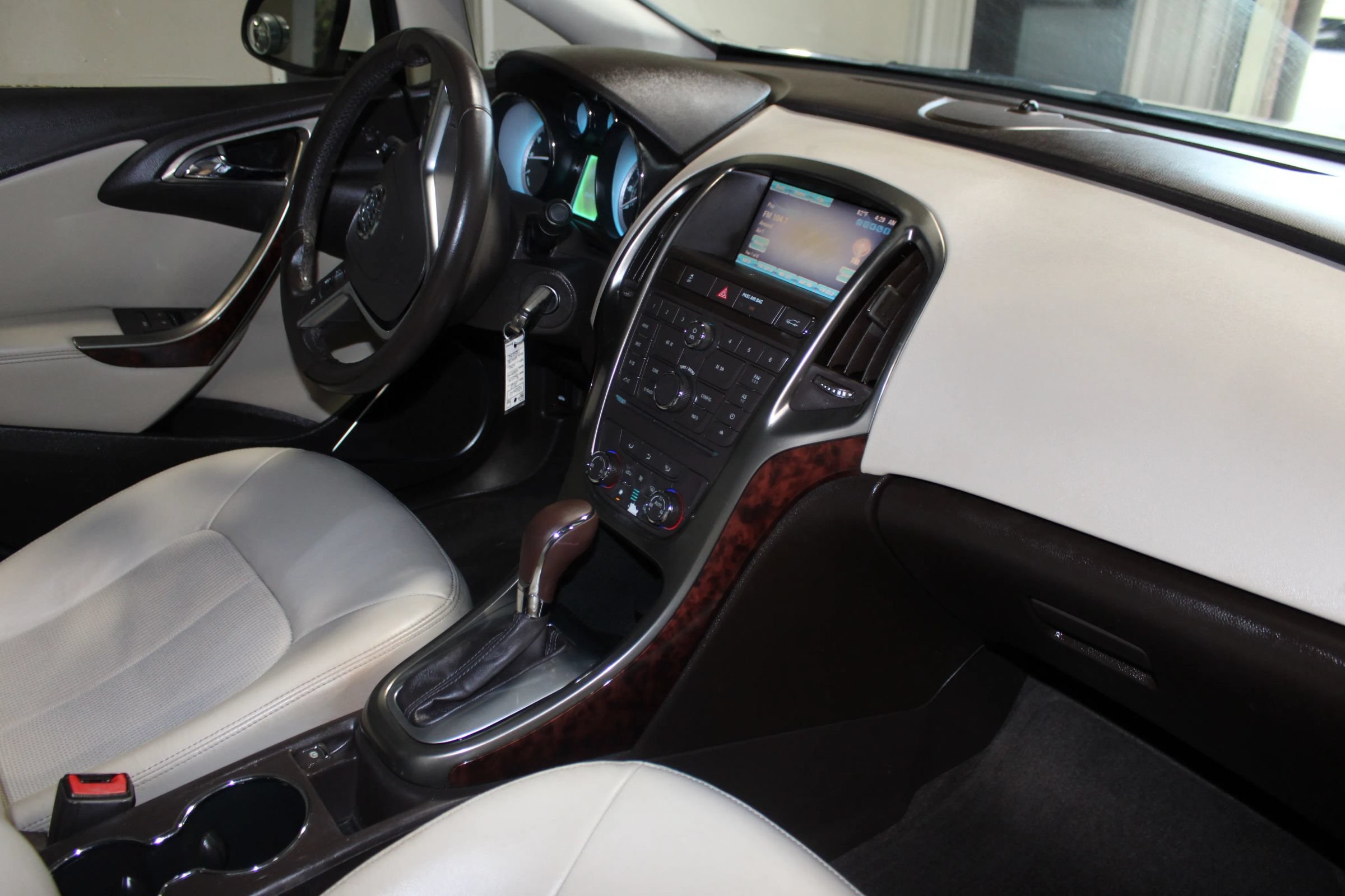 Used 2012 Buick Verano FWD image 23