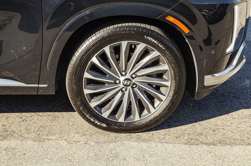 Used 2023 Hyundai Palisade Calligraphy image 9