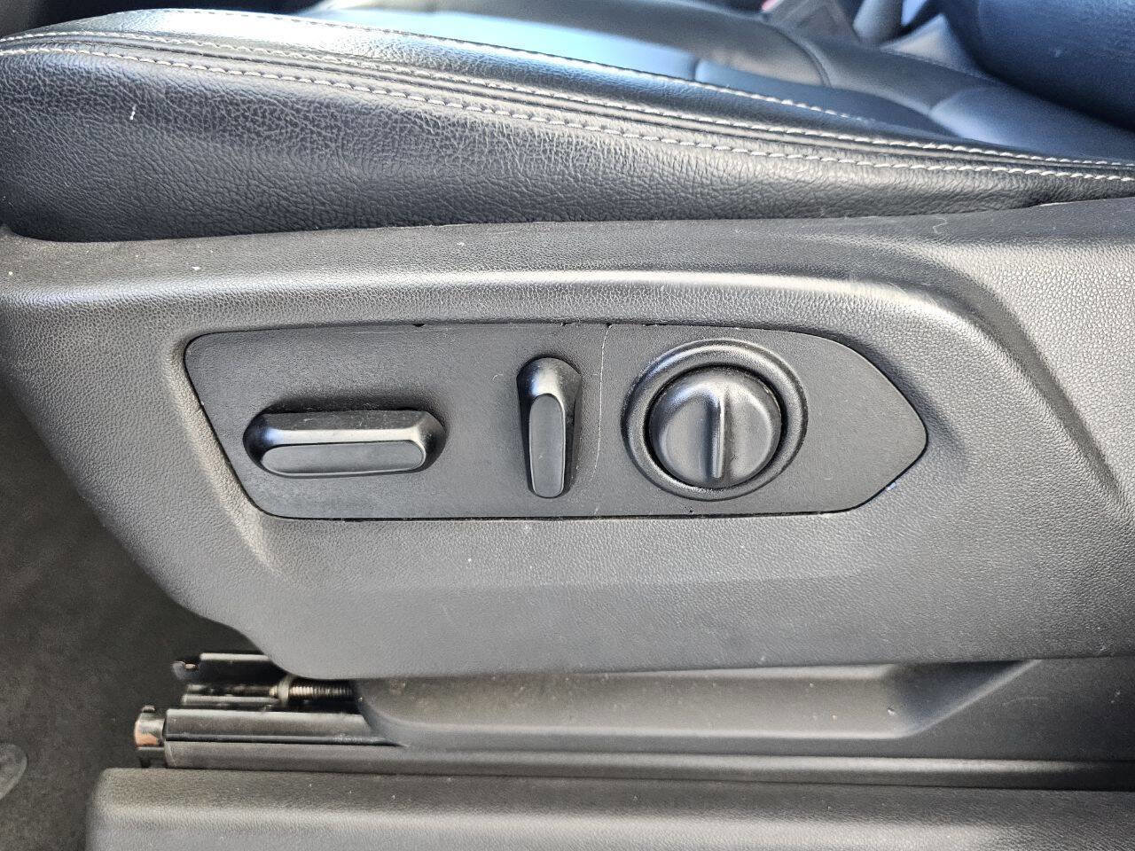 Used 2021 Chevrolet Silverado 1500 LT w/ Z71 Off-Road Package image 5