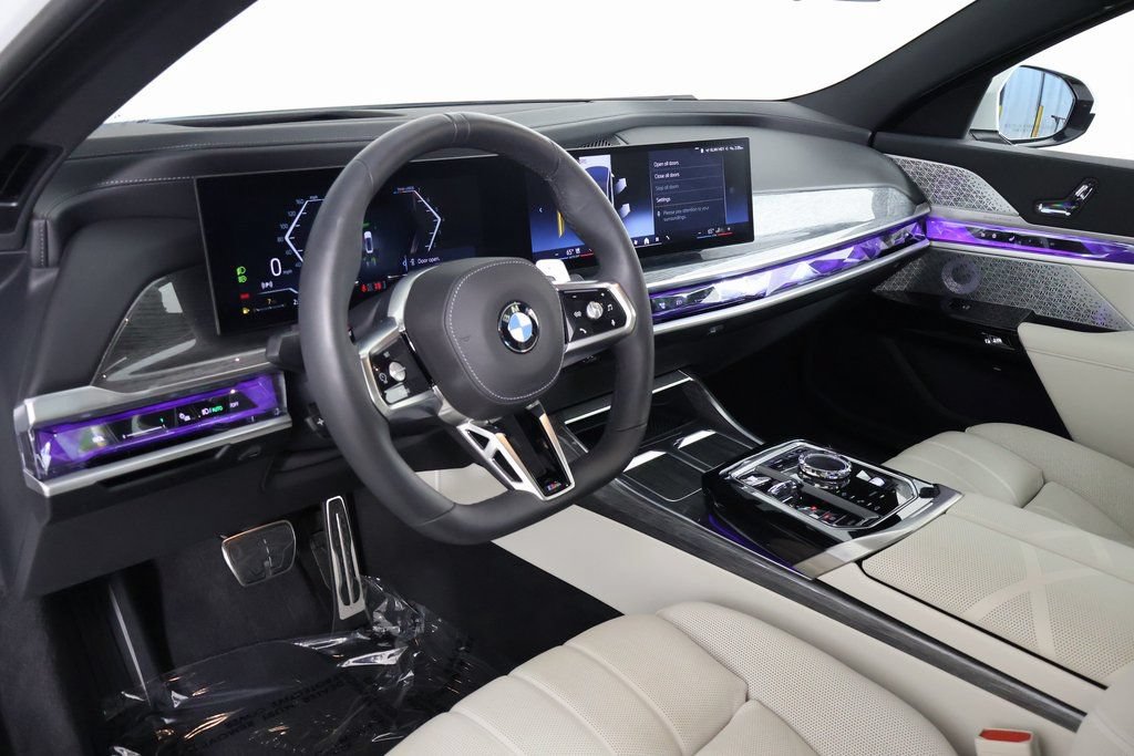 Certified 2025 BMW 760i xDrive w/ Executive Package AWD/4WD image 7