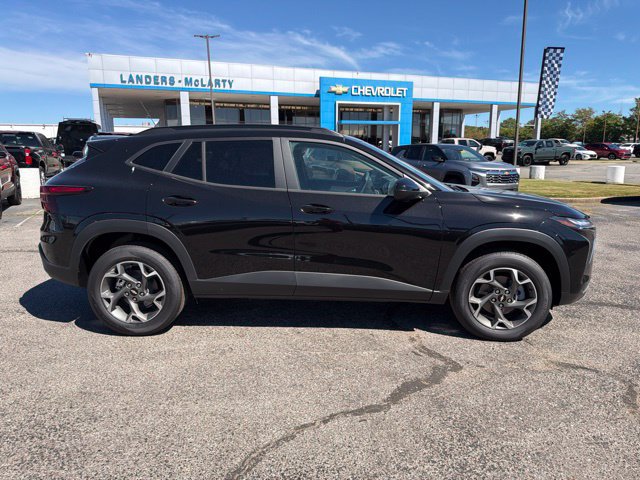 New 2026 Chevrolet Trax LT FWD image 2