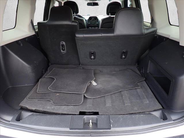 Used 2016 Jeep Patriot High Altitude AWD/4WD image 8