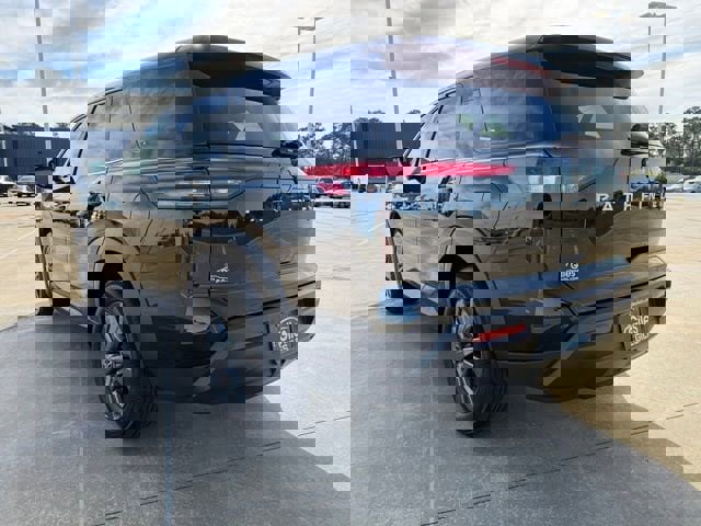 Used 2023 Nissan Pathfinder S image 3