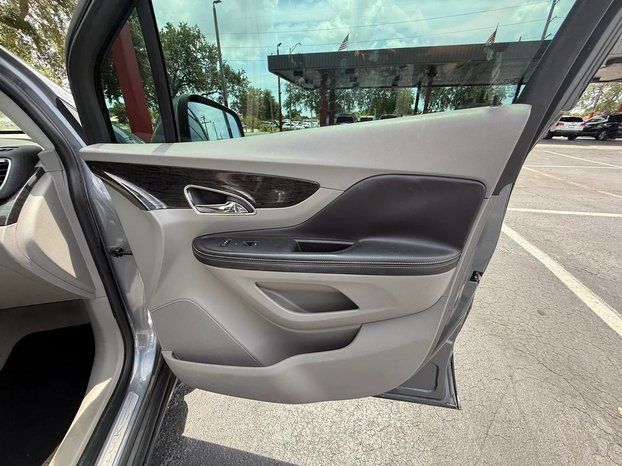 Used 2015 Buick Encore FWD image 28