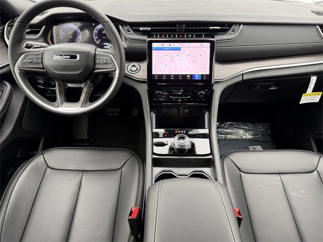 New 2025 Jeep Grand Cherokee Limited w/ Trailer Tow Package image 2