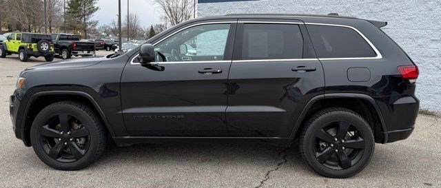 Used 2015 Jeep Grand Cherokee Altitude image 2