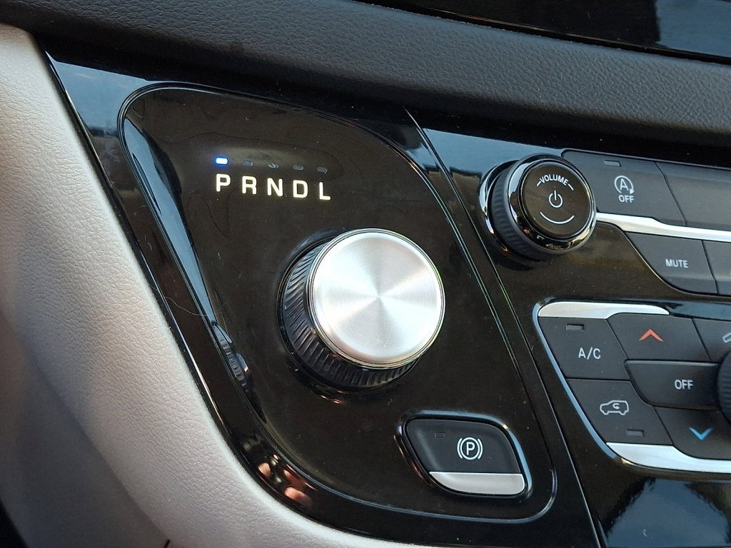 Used 2023 Chrysler Voyager LX image 27