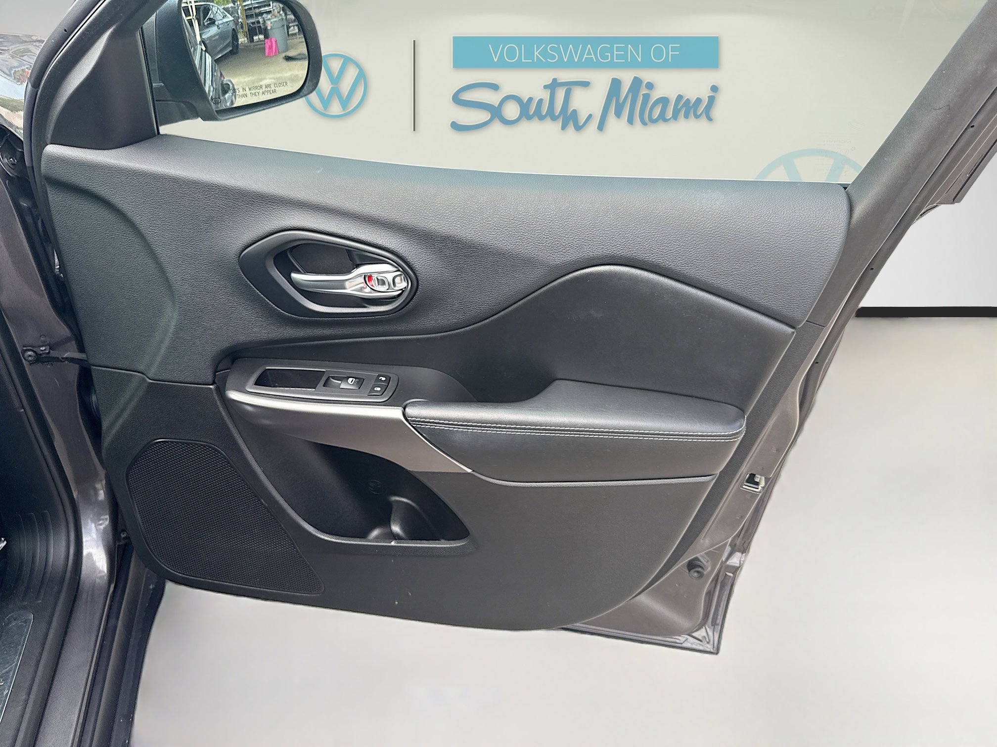 Used 2019 Jeep Cherokee Limited FWD image 33