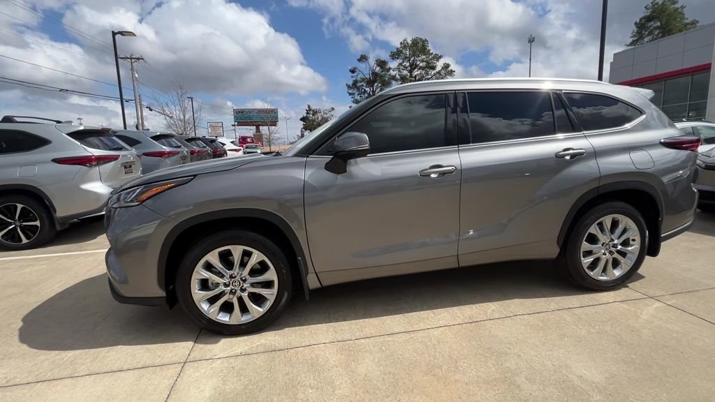 Certified 2026 Toyota Highlander Limited image 3