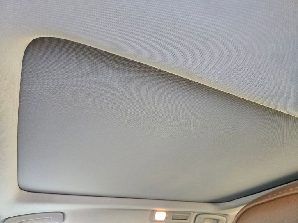 Used 2022 Nissan Pathfinder Platinum w/ Cargo Package image 32