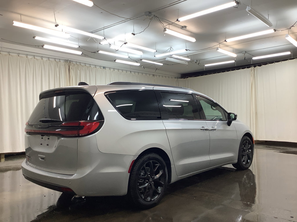 New 2026 Chrysler Pacifica Select w/ S Appearance Package FWD image 6