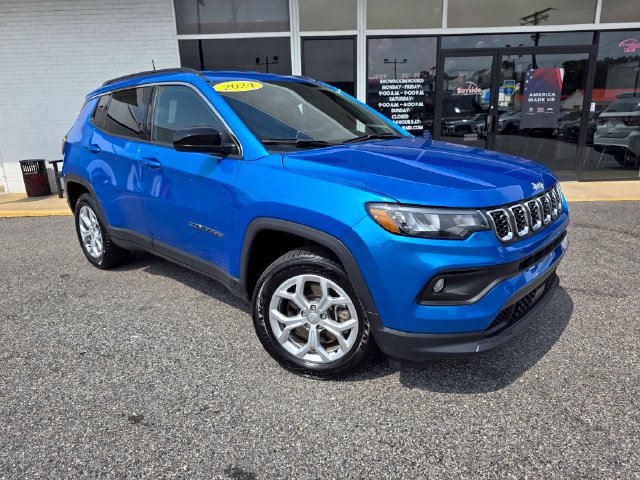 Used 2024 Jeep Compass Latitude AWD/4WD image 2