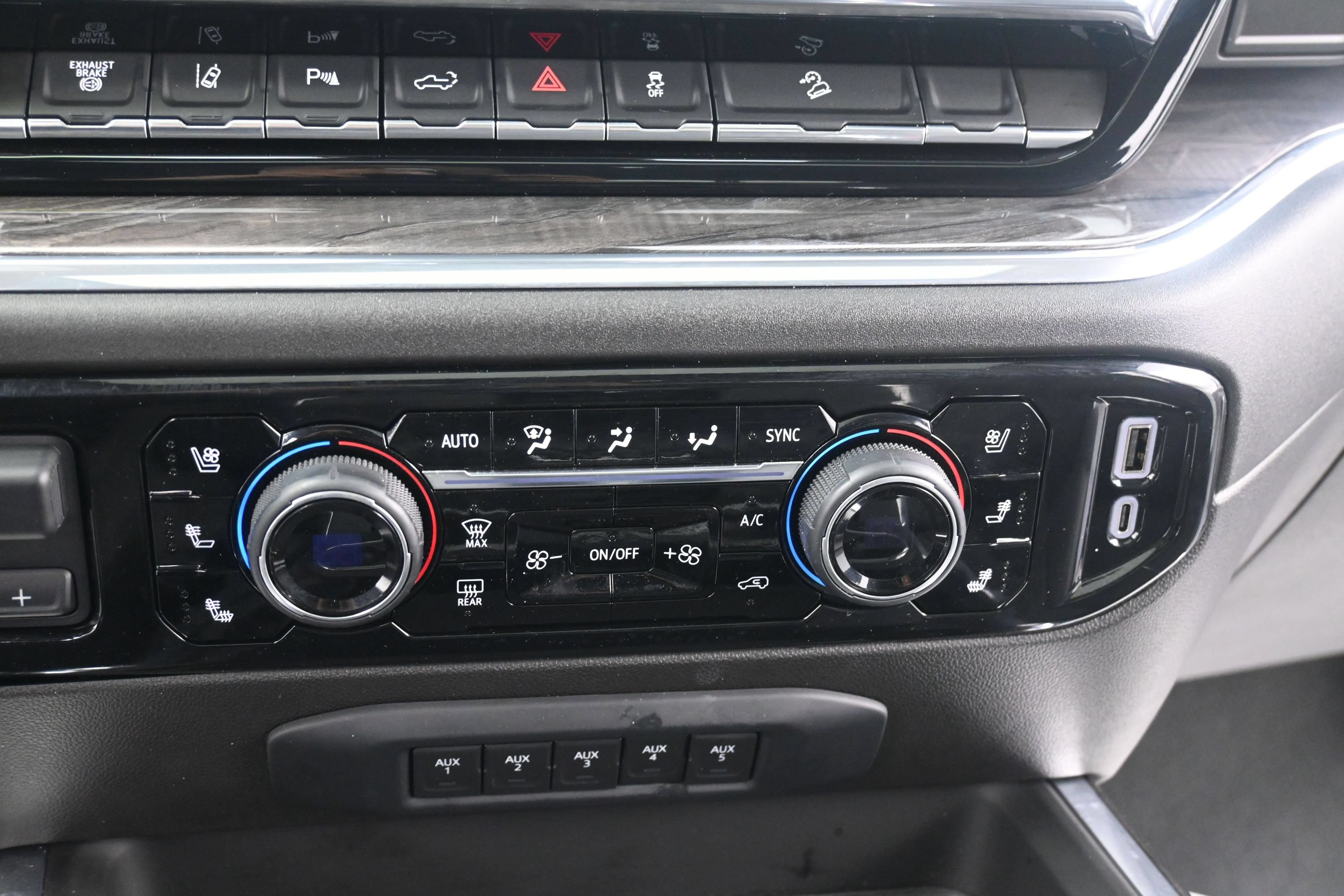Used 2024 Chevrolet Silverado 2500 LTZ w/ LTZ Plus Package AWD/4WD image 30