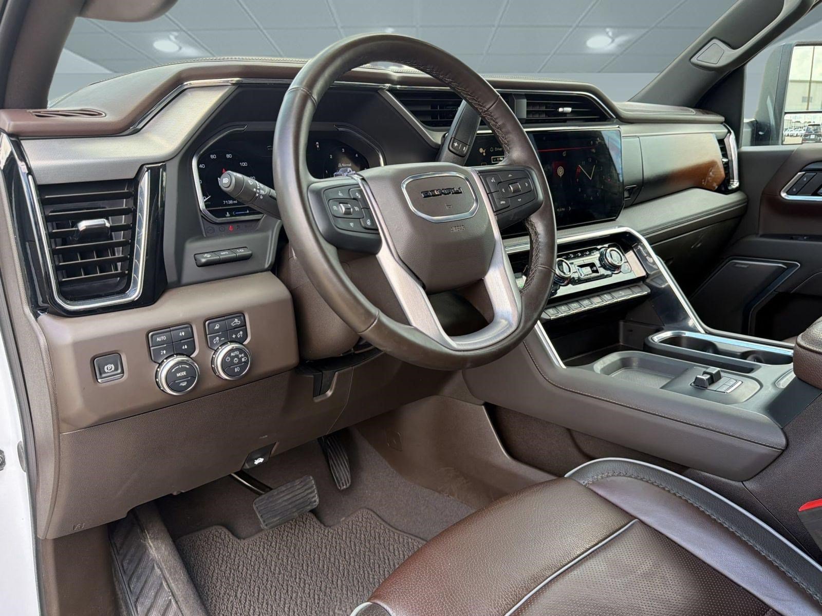 Used 2025 GMC Sierra 2500 Denali w/ Denali Reserve Package AWD/4WD image 4