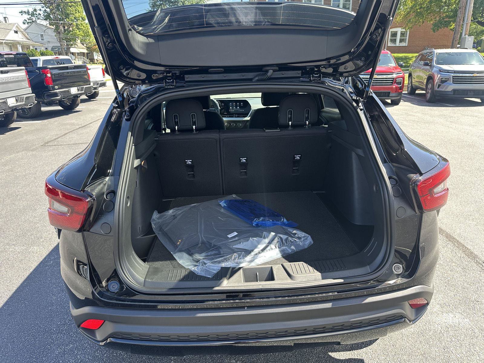 New 2026 Chevrolet Trax RS w/ Sunroof Package FWD image 28
