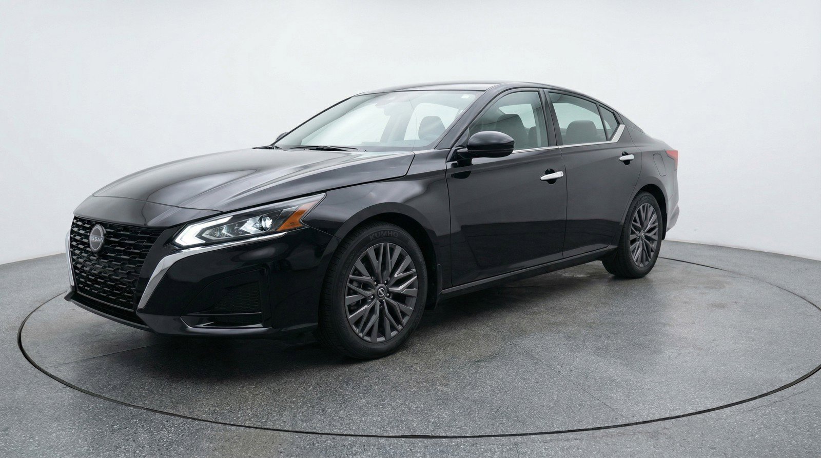 Used 2025 Nissan Altima 2.5 SV image 3