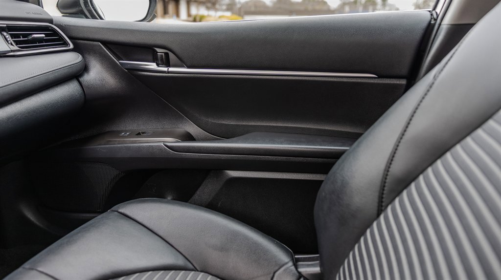 Used 2021 Toyota Camry SE image 19