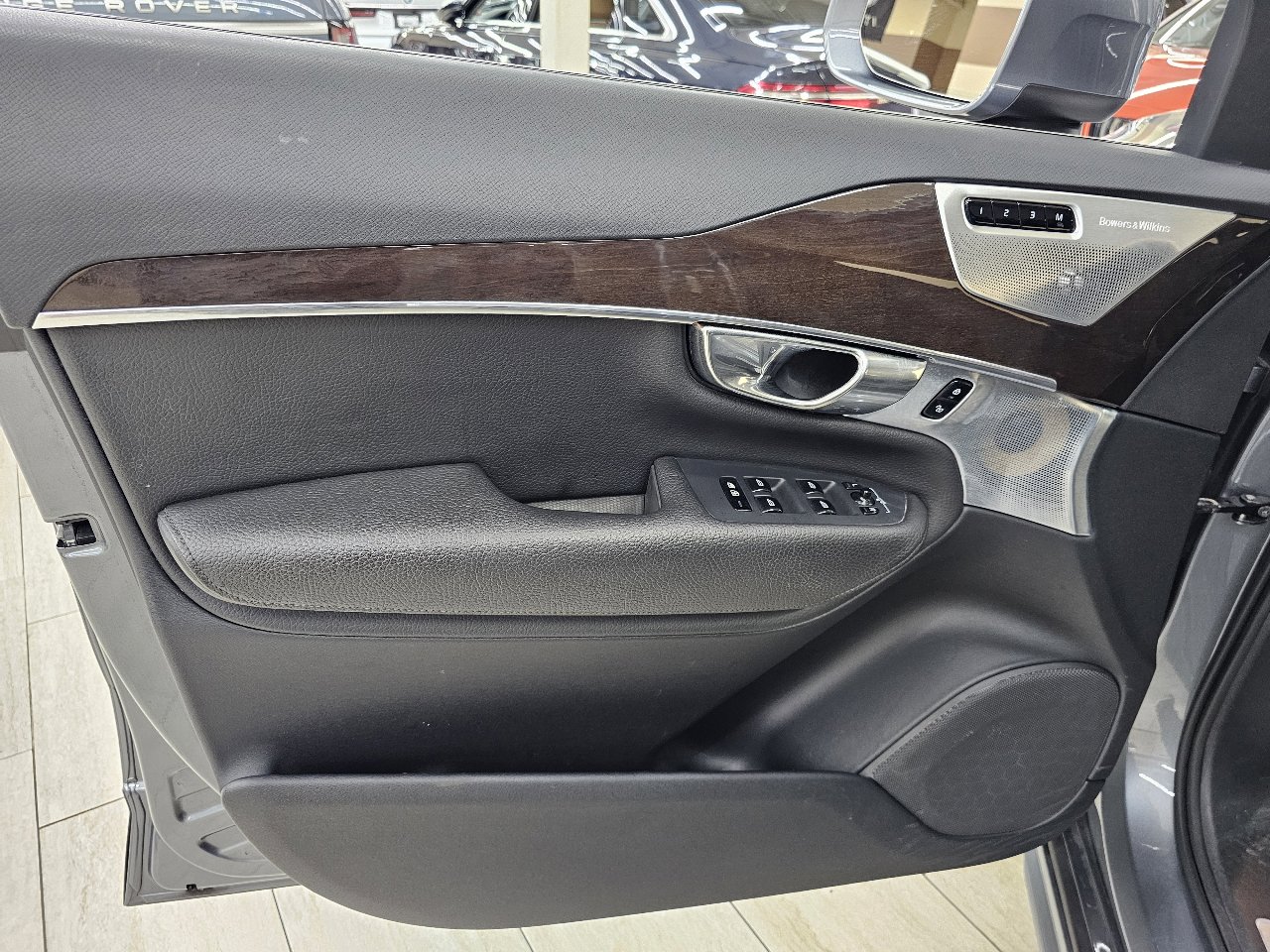 Used 2016 Volvo XC90 T6 Momentum w/ Momentum Plus Package image 41