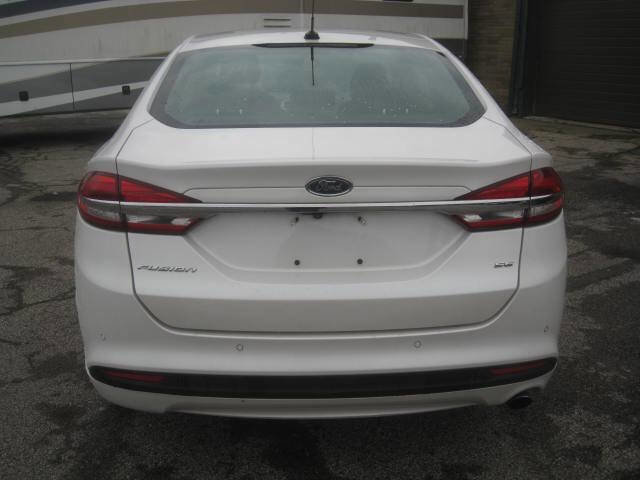 Used 2018 Ford Fusion SE w/ Fusion SE Technology Package image 6