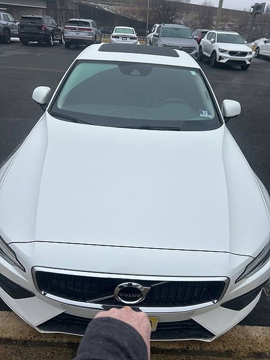 Used 2019 Volvo S60 T6 Momentum image 12