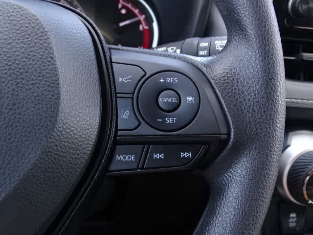 Used 2024 Toyota RAV4 XLE FWD image 37