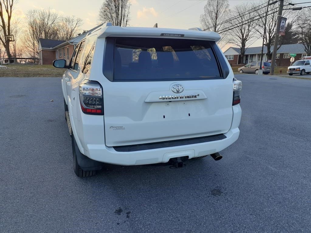 Used 2016 Toyota 4Runner SR5 image 4