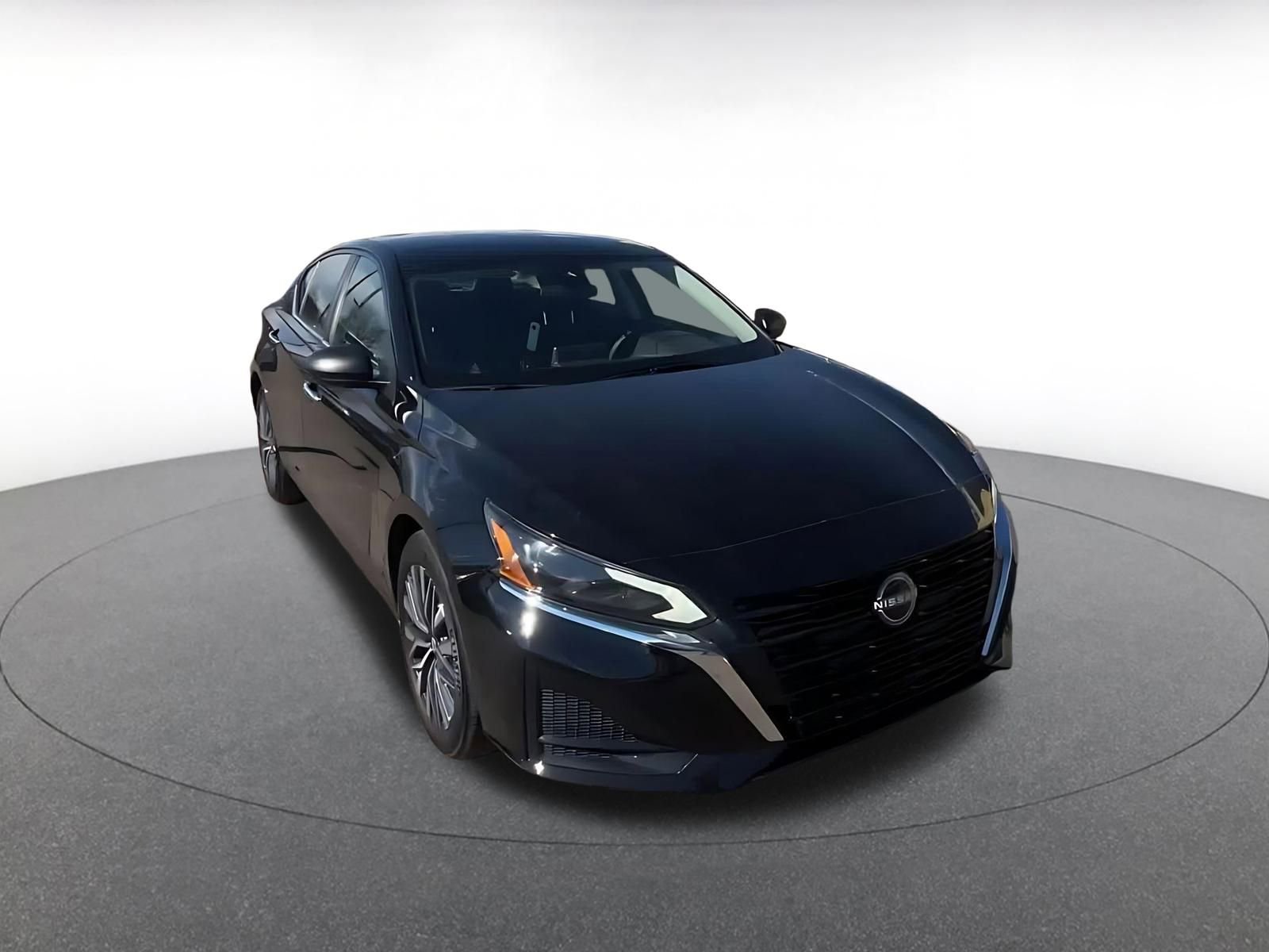 Used 2025 Nissan Altima 2.5 SV image 3