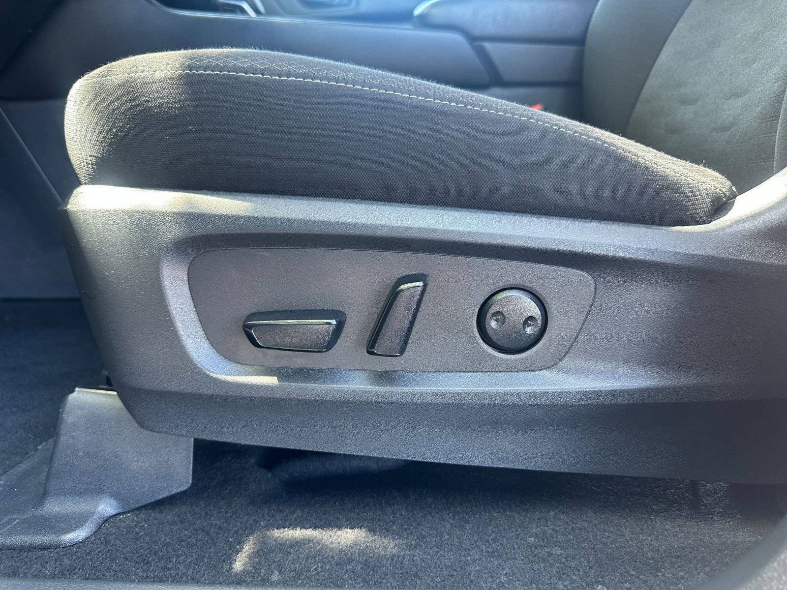 Used 2025 Nissan Pathfinder SV AWD/4WD image 22