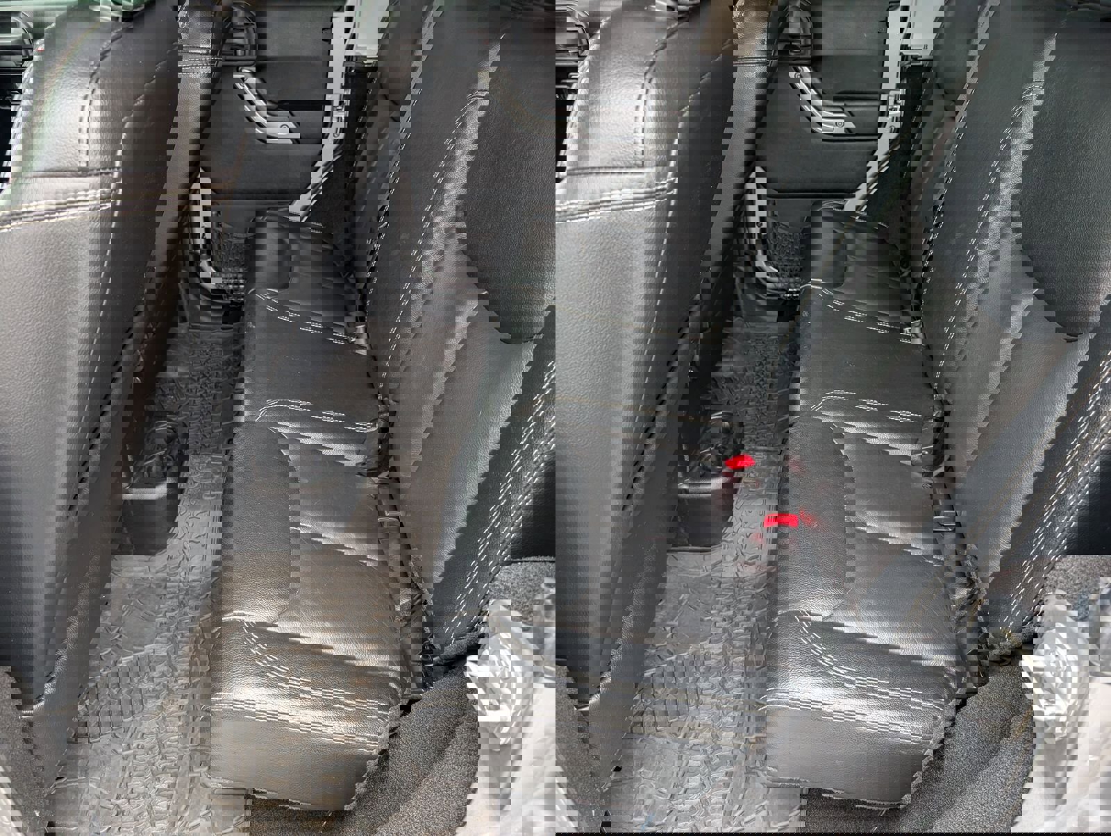 Used 2015 Jeep Wrangler Unlimited Rubicon image 22