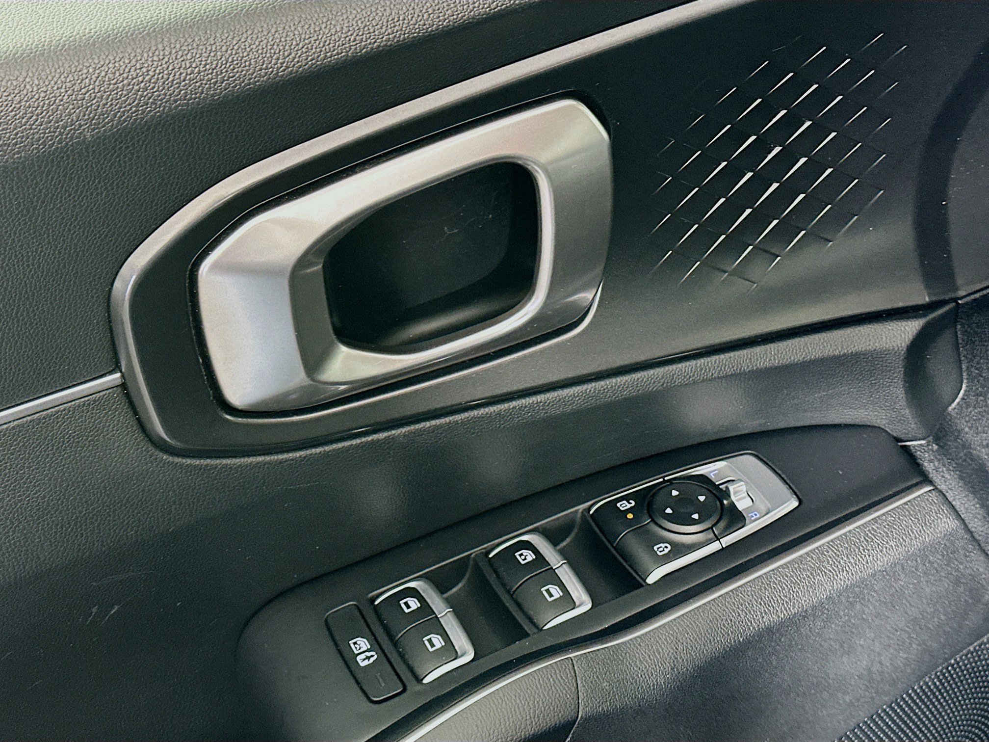 Used 2024 Kia Sorento S image 15