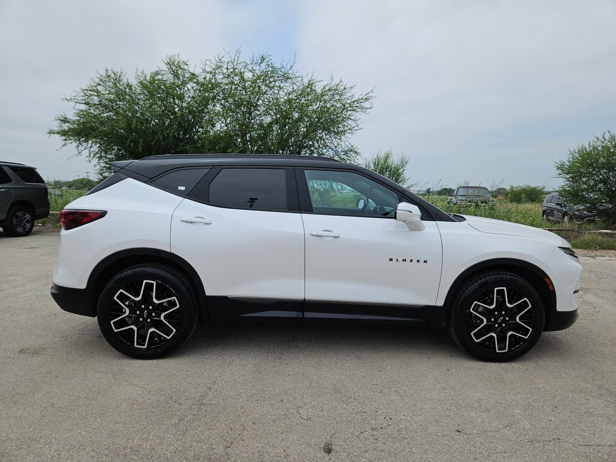 Certified 2023 Chevrolet Blazer RS w/ Driver Confidence II Package AWD/4WD image 2