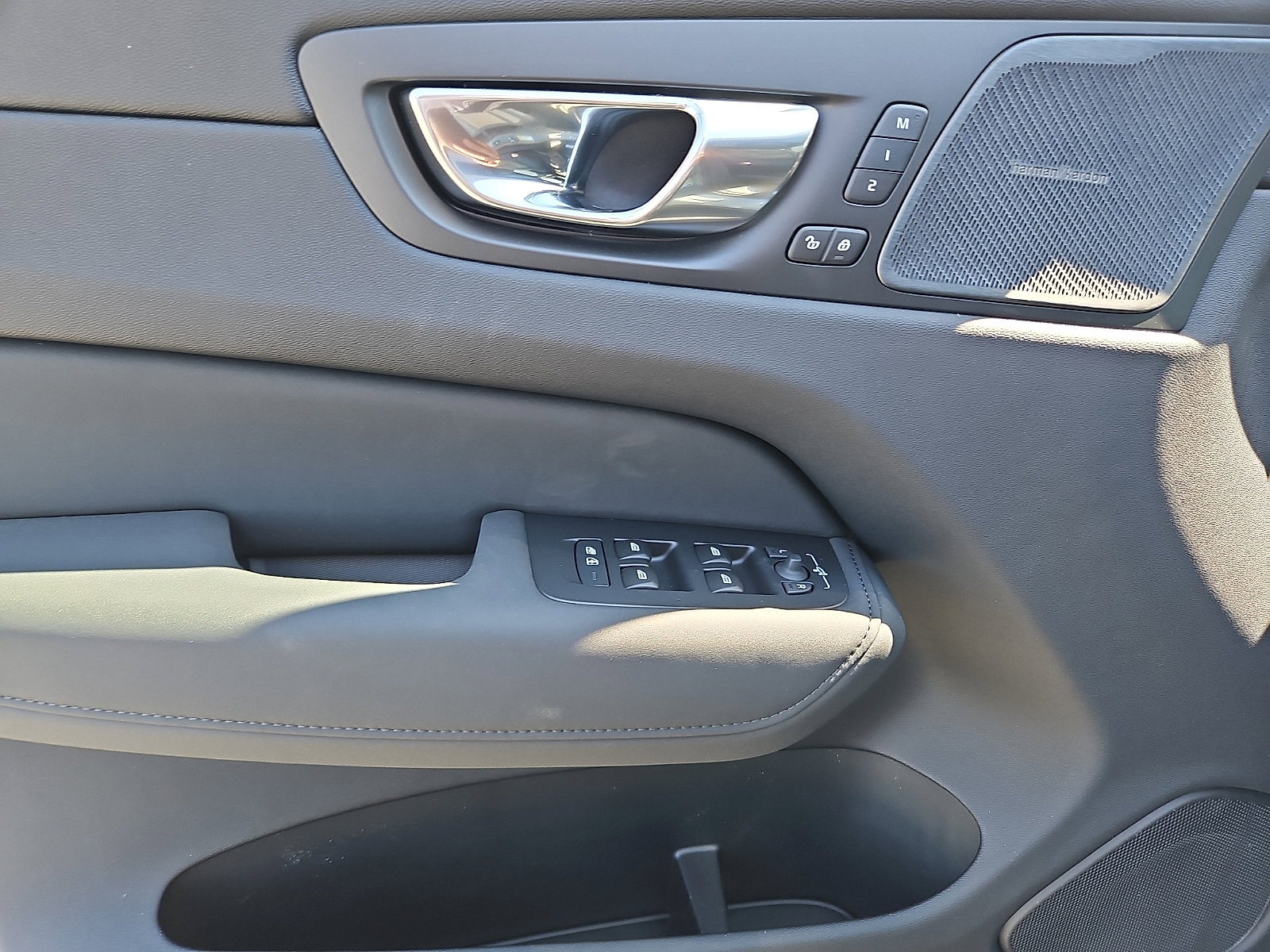 New 2026 Volvo XC60 T8 Ultra w/ Protection Package Premier AWD/4WD image 10