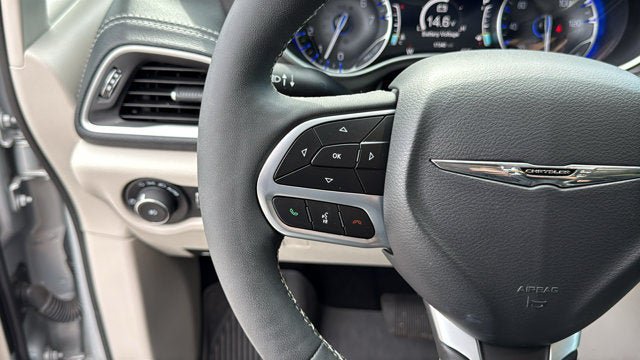 Certified 2024 Chrysler Pacifica Touring-L AWD/4WD image 16
