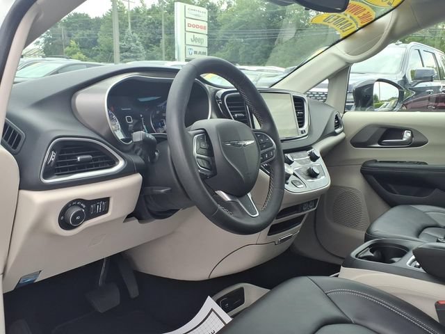 Certified 2024 Chrysler Pacifica Touring-L FWD image 22