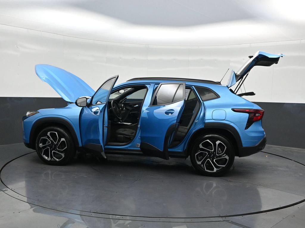 Used 2025 Chevrolet Trax RS w/ Sunroof Package FWD image 31