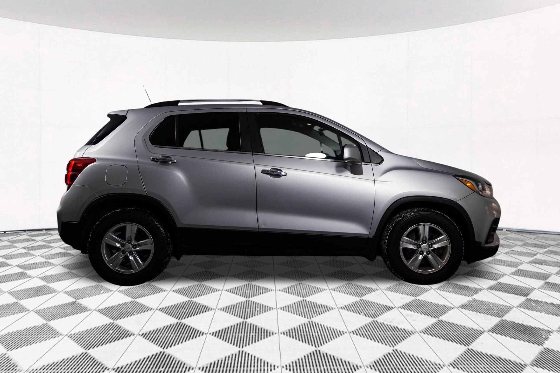 Used 2017 Chevrolet Trax LT w/ LT Convenience Package image 13