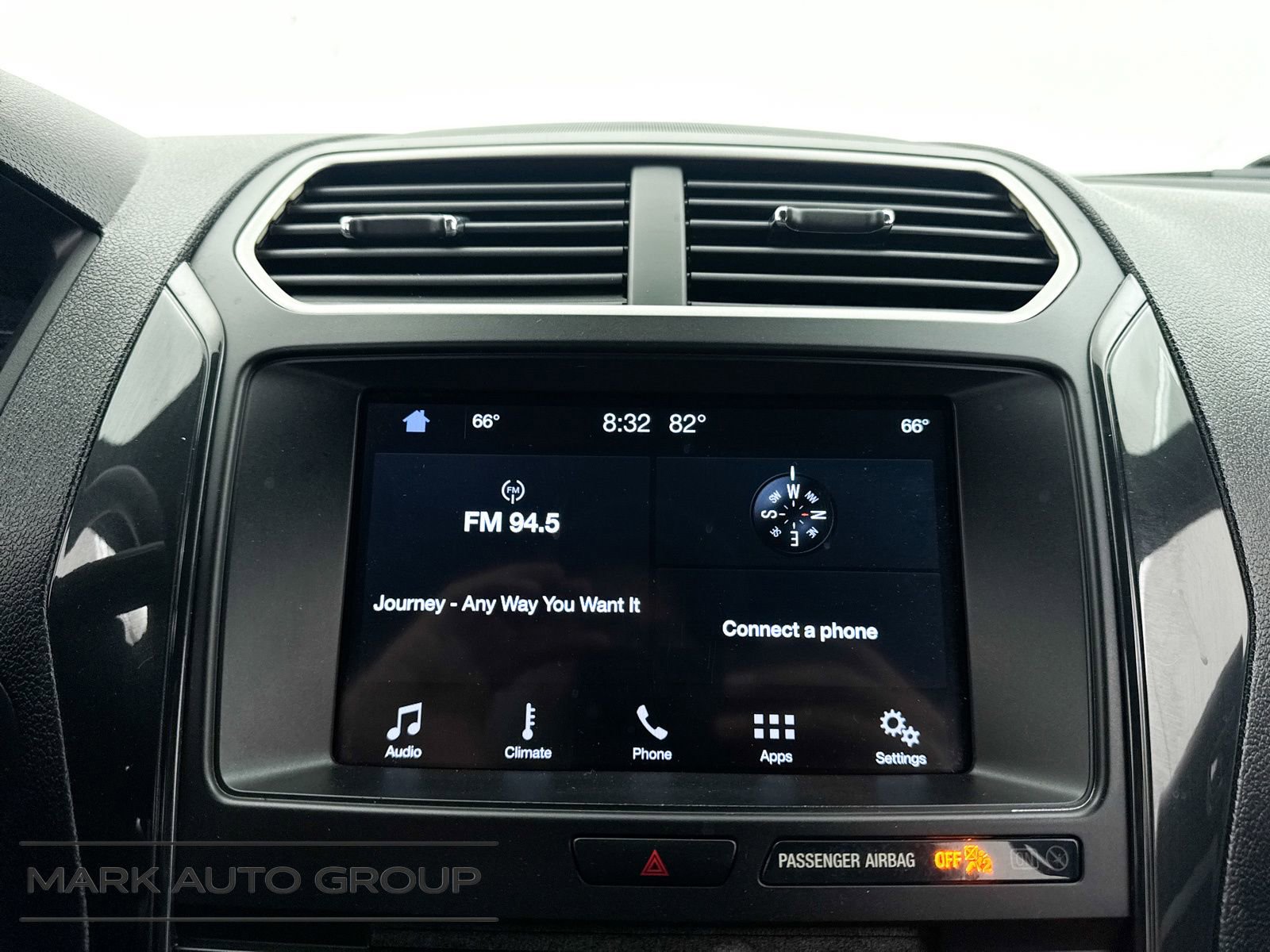 Used 2017 Ford Explorer XLT w/ Equipment Group 201A FWD image 18