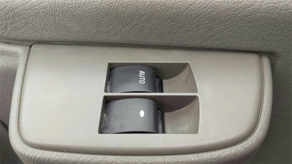 Used 2019 Chevrolet Express 3500 Extended w/ Driver Convenience Package image 16