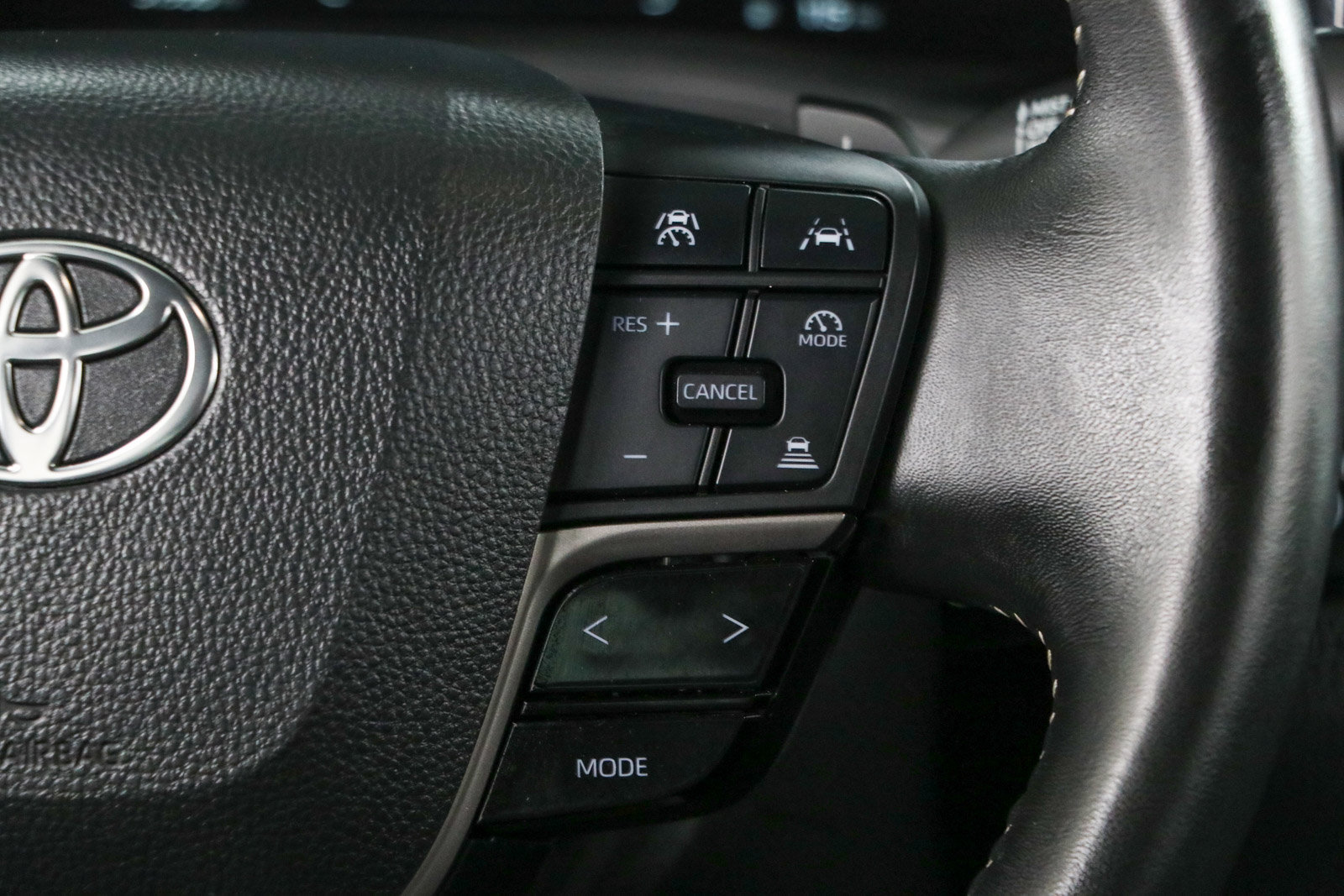 Used 2025 Toyota Camry SE FWD image 14