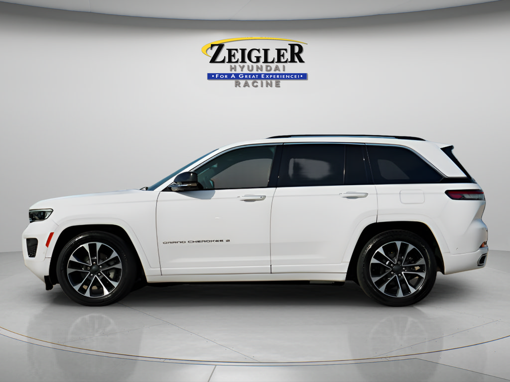 Used 2023 Jeep Grand Cherokee Overland w/ Adv Protech Group III AWD/4WD image 4