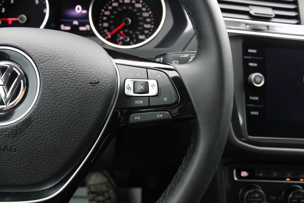 Used 2020 Volkswagen Tiguan SE AWD/4WD image 13